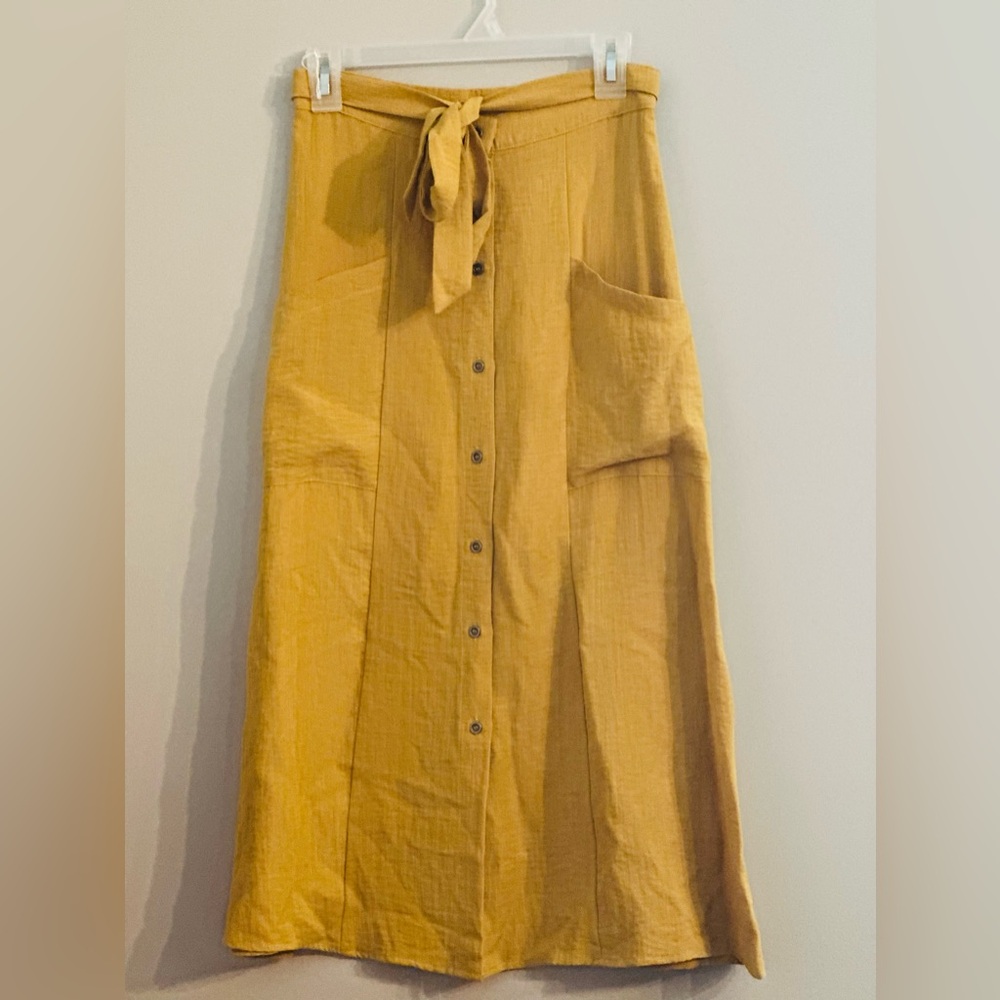 Midi skirt -Linen type material , buttons in front